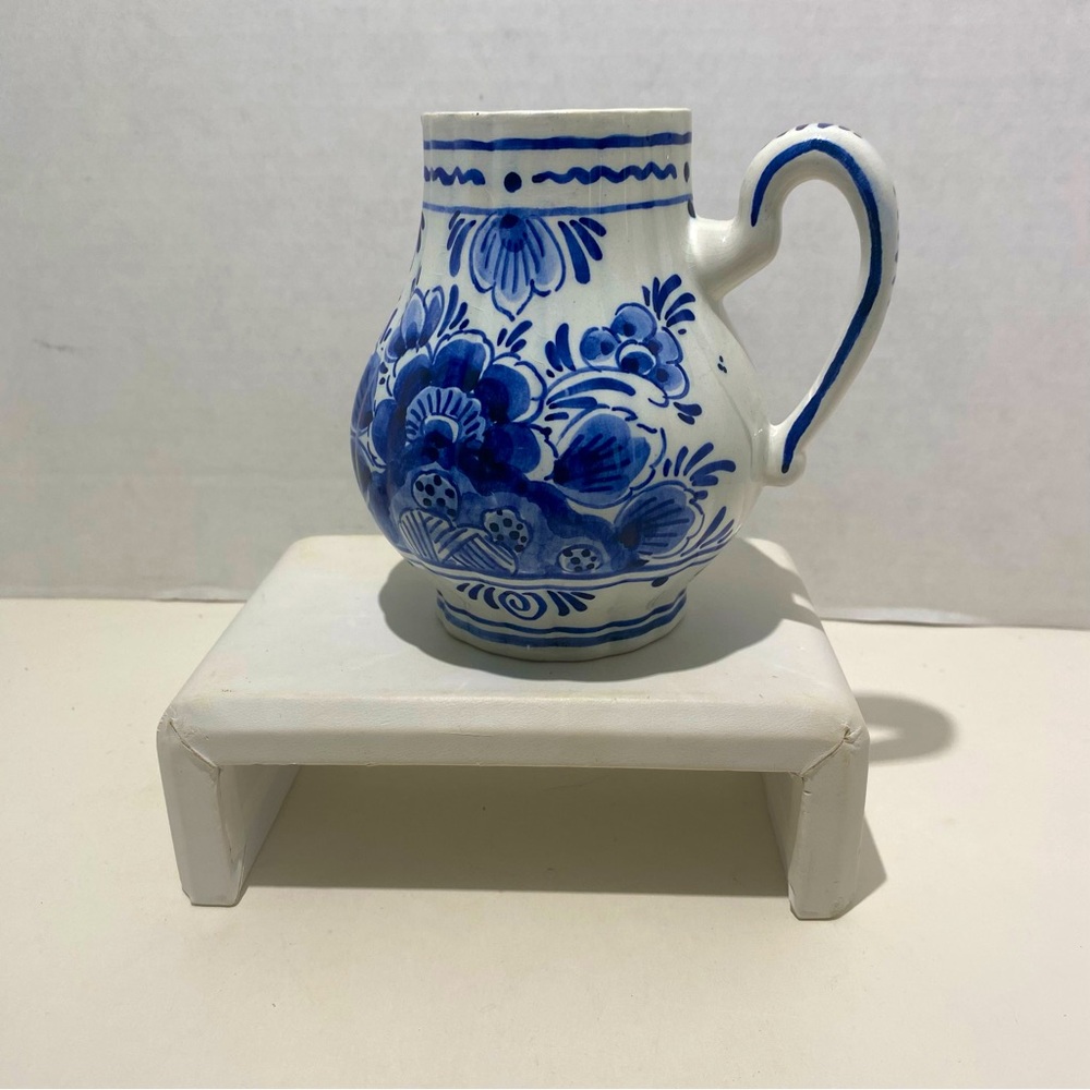 Vtg 4” Miniature hand painted Delft cobalt blue Holland souvenir pitch creamer